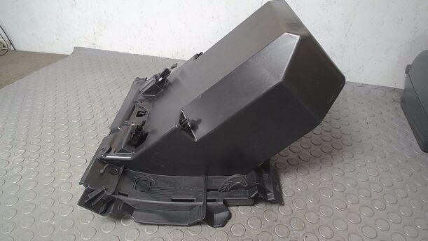Foto: HANDSCHUHFACH eines Ford Focus C-MAX 1.6 GL