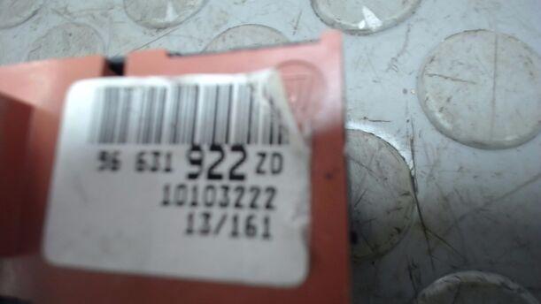 Foto: SCHALTER eines Citroen C3 Picasso HDi 90 FAP GL