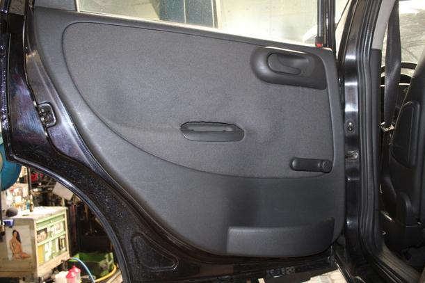 Foto: TÜR HINTEN LINKS eines Opel Corsa 1.0 12V GL