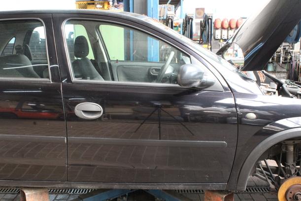 Foto: TÜR VORN RECHTS (4-TÜRER) eines Opel Corsa 1.0 12V GL