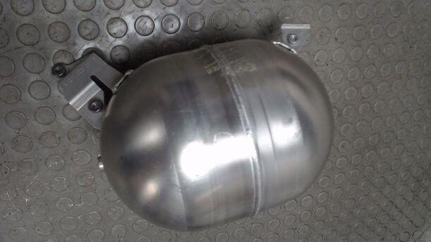 Foto: DRUCKSPEICHER / DRUCKKAMMER eines Mercedes-Benz E 320 CDI 4Matic Automatik GL
