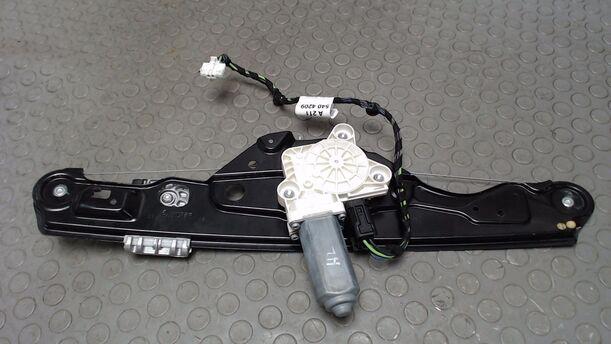 Foto: FENSTERHEBER HINTEN LINKS eines Mercedes-Benz E 320 CDI 4Matic Automatik GL
