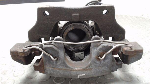 Foto: BREMSSATTEL VORN LINKS eines Mercedes-Benz E 320 CDI 4Matic Automatik GL
