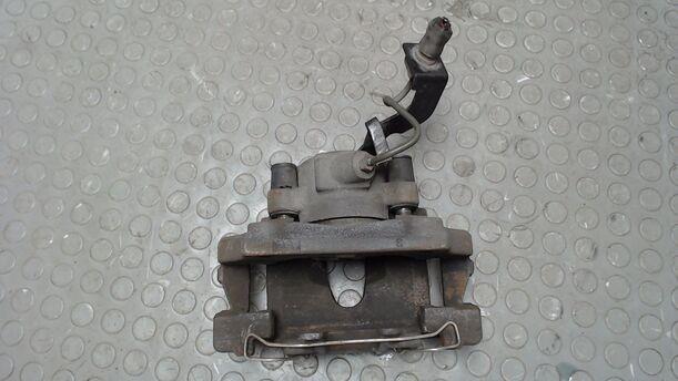 Foto: BREMSSATTEL VORN LINKS eines Mercedes-Benz E 320 CDI 4Matic Automatik GL