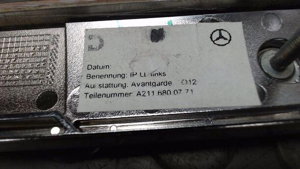 Foto: ZIERLEISTE ARMATURENBRETT eines Mercedes-Benz E 320 CDI 4Matic Automatik GL