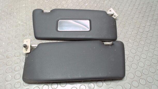 Foto: SONNENBLENDENPAAR eines Ford Sierra GL