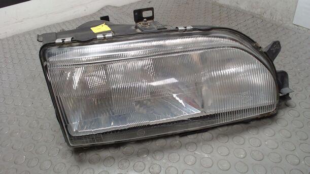 Foto: SCHEINWERFER LINKS ( 87' ) eines Ford Sierra GL