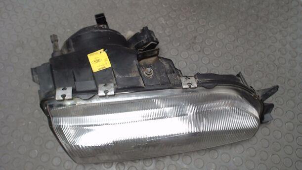 Foto: SCHEINWERFER LINKS ( 87' ) eines Ford Sierra GL