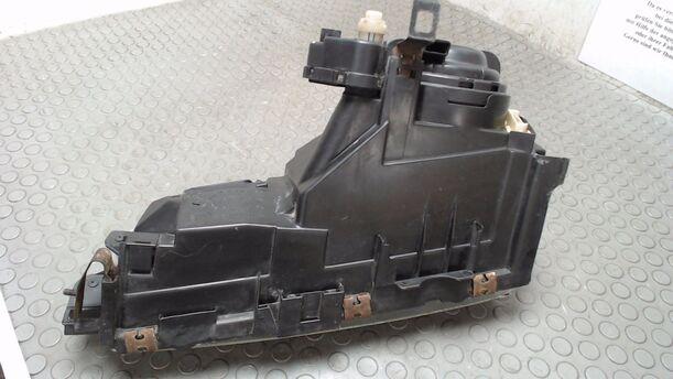 Foto: SCHEINWERFER LINKS ( 87' ) eines Ford Sierra GL