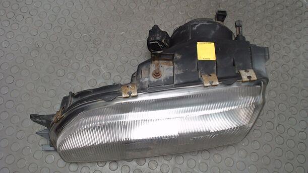 Foto: SCHEINWERFER RECHTS ( 87' ) eines Ford Sierra GL