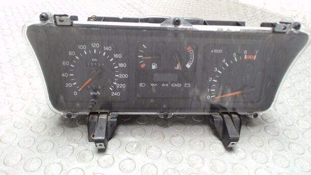 Foto: TACHOEIMHEIT / KOMBIINSTRUMENT eines Ford Sierra GL