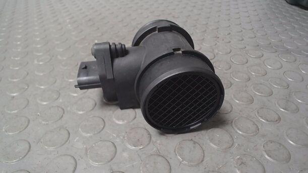 Foto: LUFTMASSENMESSER BOSCH eines Opel Corsa 1.0 12V GL