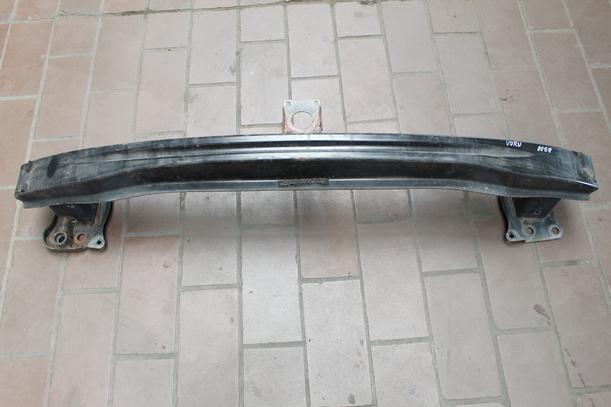 Foto: VERSTÄRKUNG VORN ( LIMOUSINE ) eines VW Golf 1.6 FSI GL