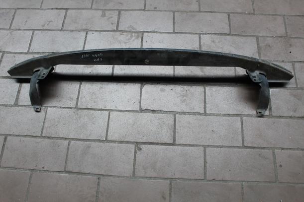Foto: VERSTÄRKUNG VORN UNTEN ( LIMOUSINE ) eines VW Golf 1.6 FSI GL