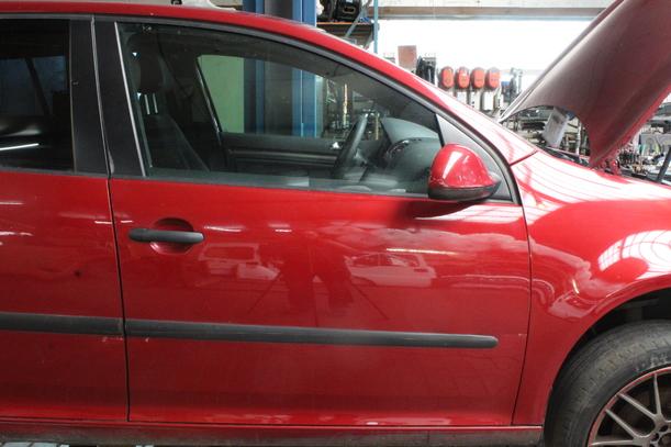 Foto: TÜR VORN RECHTS ( 4/5 TÜRER ) eines VW Golf 1.6 FSI GL