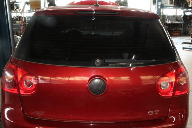 Foto: HECKKLAPPE/ HECKDECKEL ( LIMOUSINE ) eines VW Golf 1.6 FSI GL