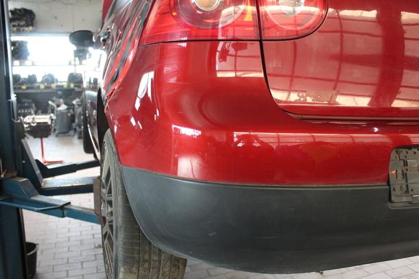 Foto: STOSSFÄNGER/ STOßSTANGE HINTEN ( LIMOUSINE ) eines VW Golf 1.6 FSI GL