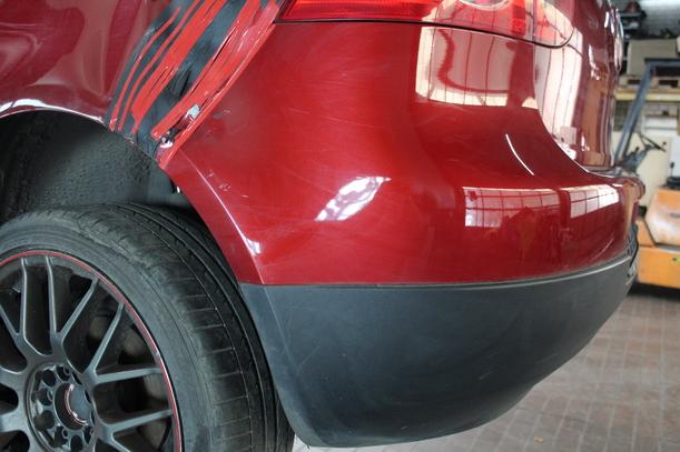 Foto: STOSSFÄNGER/ STOßSTANGE HINTEN ( LIMOUSINE ) eines VW Golf 1.6 FSI GL