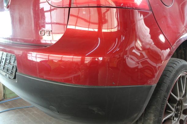 Foto: STOSSFÄNGER/ STOßSTANGE HINTEN ( LIMOUSINE ) eines VW Golf 1.6 FSI GL
