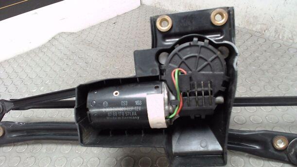 Foto: SCHEIBENWISCHERMOTOR VORN ( MIT GESTELL ) eines Ford Sierra GL