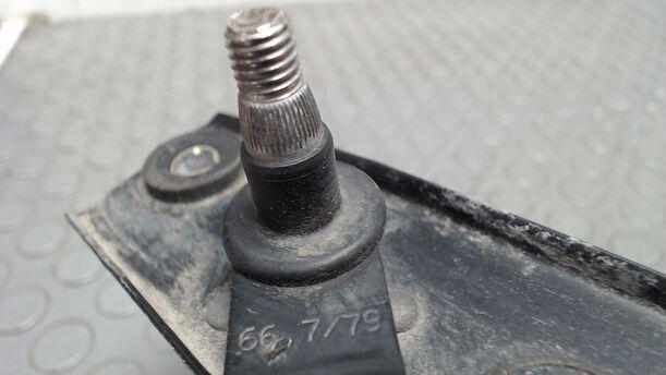Foto: SCHEIBENWISCHERMOTOR VORN ( MIT GESTELL ) eines Ford Sierra GL