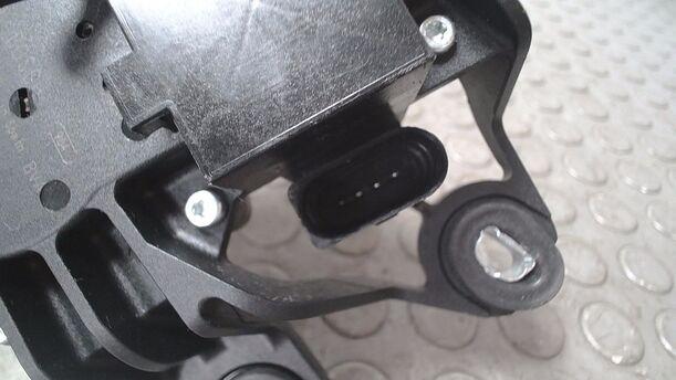 Foto: SCHEIBENWISCHERMOTOR HINTEN ( WASCHDÜSE DEFEKT ) eines VW Golf 1.6 FSI GL