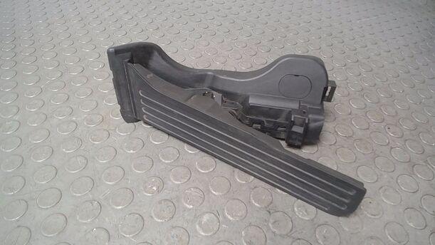Foto: GASPEDAL eines VW Golf 1.6 FSI GL