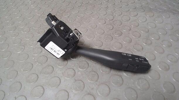 Foto: BLINKSCHALTER/ KOMBISCHALTER eines VW Golf 1.6 FSI GL
