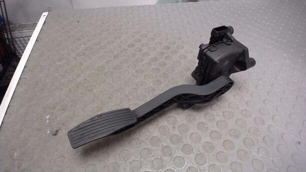 Foto: GASPEDAL eines Opel Corsa 1.0 12V GL