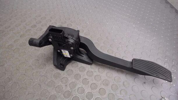 Foto: GASPEDAL eines Opel Corsa 1.0 12V GL