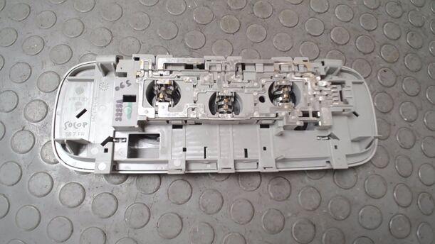 Foto: INNENLEUCHTE/ INNENBELEUCHTUNG HINTEN eines VW Golf 1.6 FSI GL