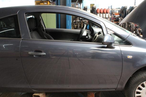 Foto: TÜRVORN RECHTS (2/3-TÜRER) eines Opel Corsa 1.0 12V GL