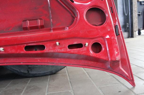 Foto: MOTORHAUBE ( LACKIERUNGSBEDÜRFTIG / VOR MOPF BIS 93 ) eines VW Passat Variant 1.8 GL