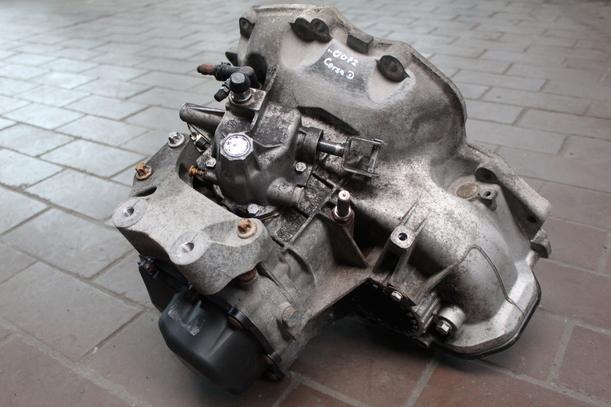 Foto: SCHALTGETRIEBE 5-GANG eines Opel Corsa 1.0 12V GL