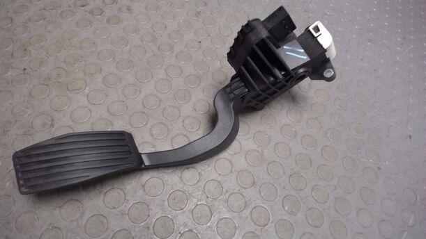 Foto: GASPEDAL eines Opel Corsa 1.0 12V GL