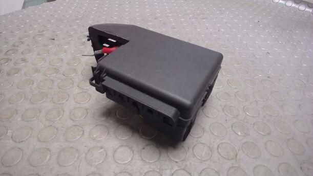 Foto: SICHERUNGSKASTEN BATTERIE eines Opel Corsa 1.0 12V GL