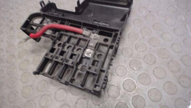 Foto: SICHERUNGSKASTEN BATTERIE eines Opel Corsa 1.0 12V GL