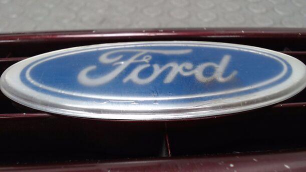 Foto: KÜHLERGRILL ( 85' / FACELIFT ) eines Ford Sierra GL