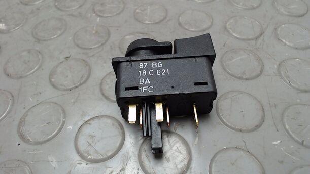 Foto: SCHALTER SCHEIBENHEIZUNG HINTEN eines Ford Sierra GL