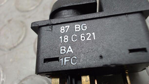 Foto: SCHALTER SCHEIBENHEIZUNG HINTEN eines Ford Sierra GL
