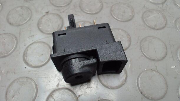 Foto: SCHALTER SCHEIBENHEIZUNG HINTEN eines Ford Sierra GL