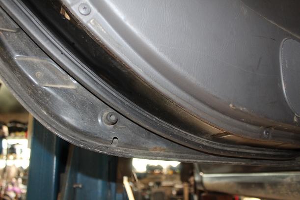 Foto: TÜR HINTEN LINKS ( COMBI ) eines Toyota Avensis 1.6 Combi GL