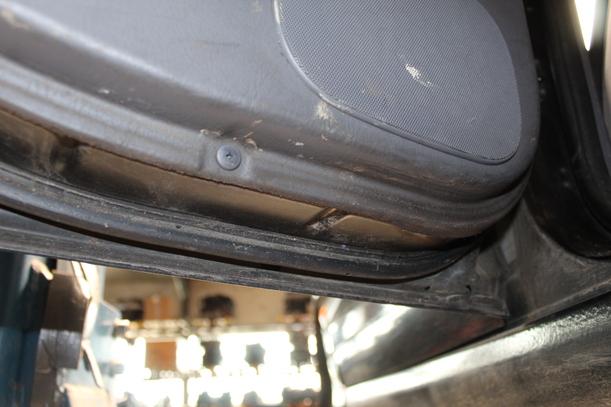 Foto: TÜR HINTEN LINKS ( COMBI ) eines Toyota Avensis 1.6 Combi GL
