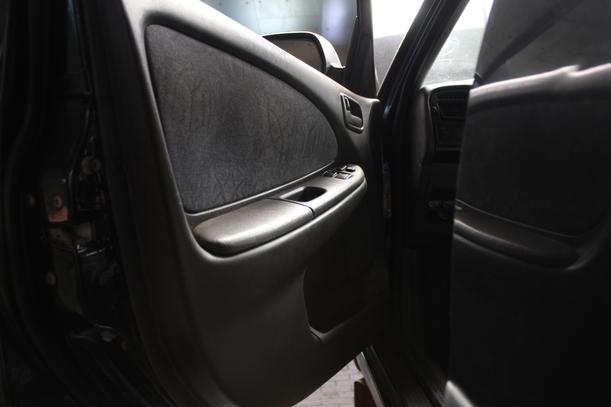 Foto: TÜR VORN LINKS ( COMBI ) eines Toyota Avensis 1.6 Combi GL