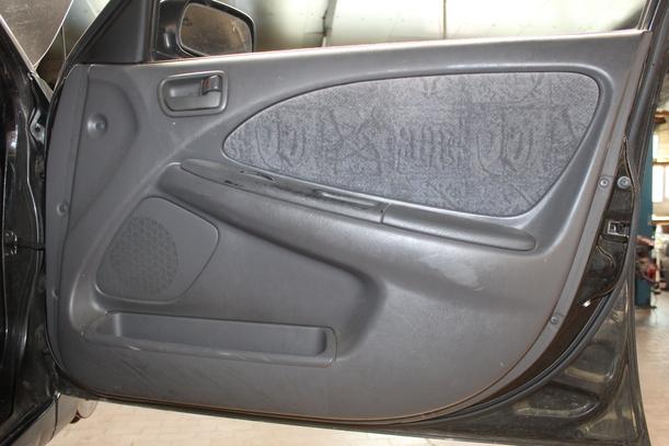 Foto: TÜR VORN RECHTS ( COMBI ) eines Toyota Avensis 1.6 Combi GL
