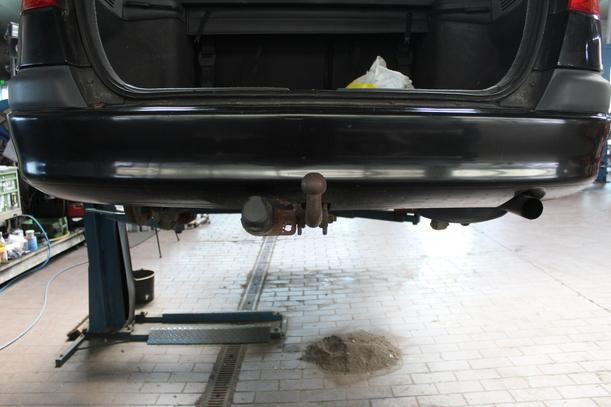 Foto: STOSSFÄNGER/ STOßSTANGE HINTEN ( COMBI ) eines Toyota Avensis 1.6 Combi GL