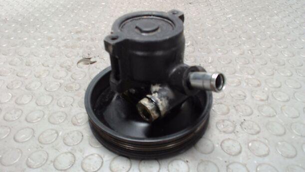 Foto: PUMPE SERVOLENKUNG / SERVOPUMPE eines Ford Sierra GL