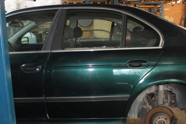 Foto: TÜR HINTEN LINKS eines BMW 520i GL