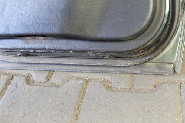 Foto: TÜR HINTEN LINKS eines BMW 520i GL