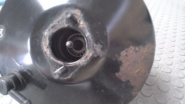 Foto: Bremskraftverstärker eines Toyota Avensis 1.6 Combi GL